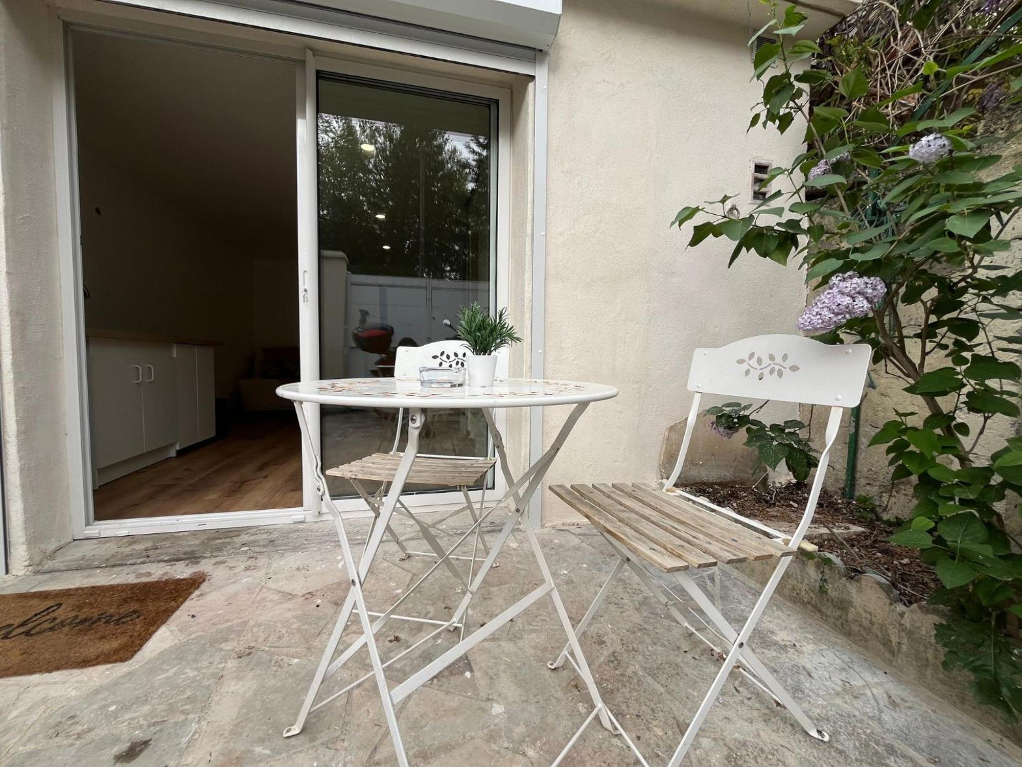 Studio Avec Clim Et Terrasse Proche Du Centre Ville D'Avignon Buitenkant foto