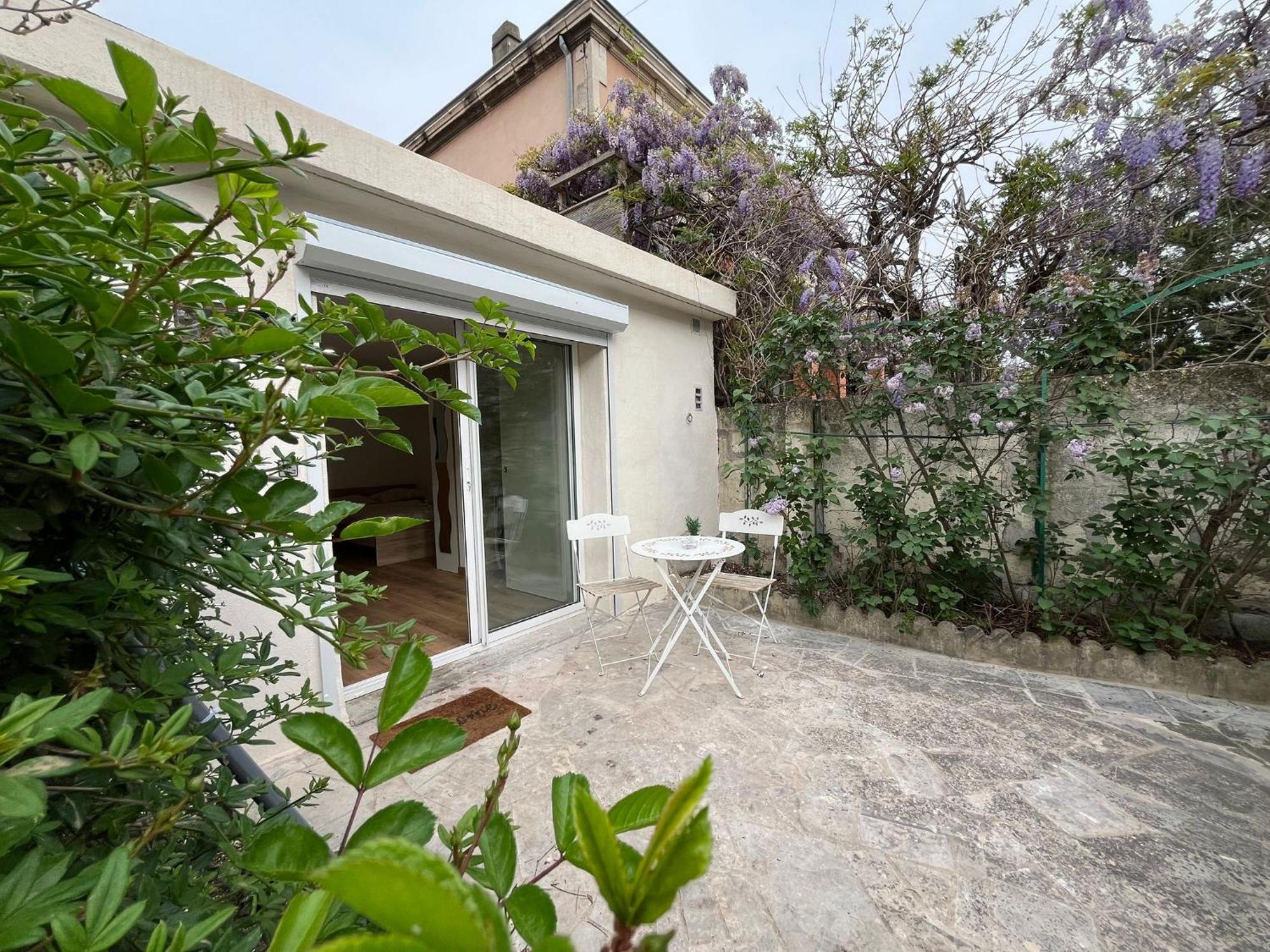 Studio Avec Clim Et Terrasse Proche Du Centre Ville D'Avignon Buitenkant foto